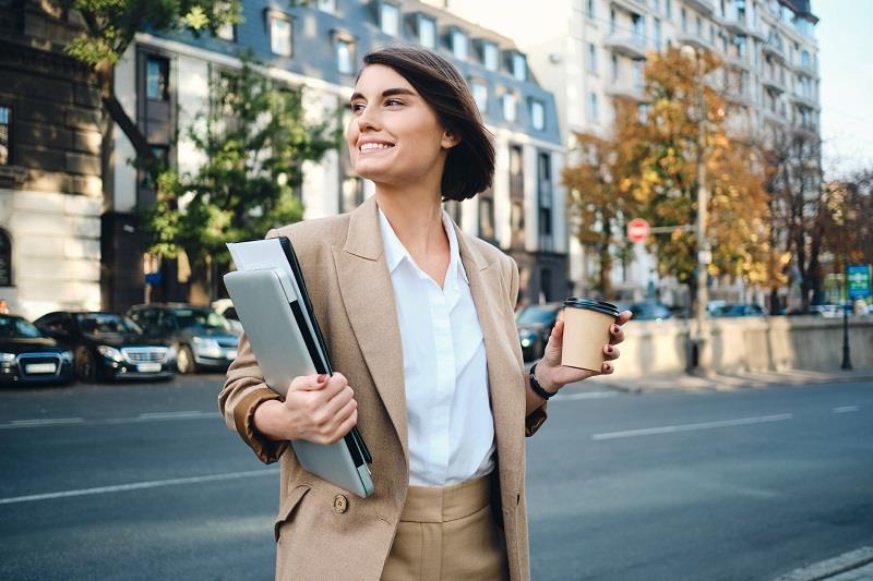 What is business casual woman